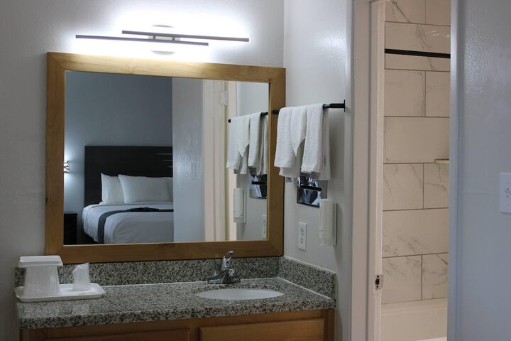Room 16 of 65