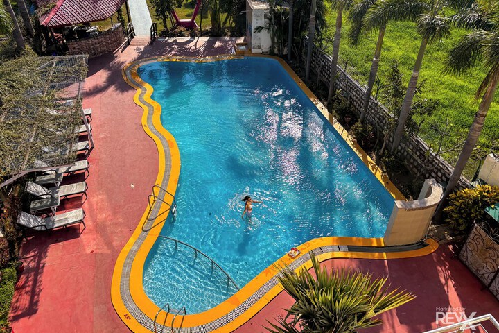 Pool 70 of 123