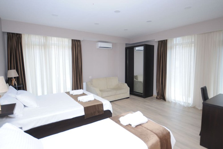 Room 4 of 26