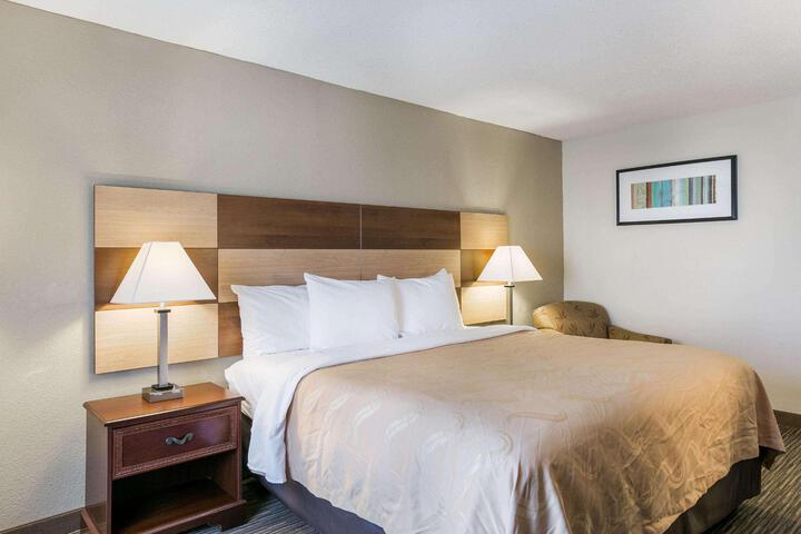 1 King Bed (7 of 18)