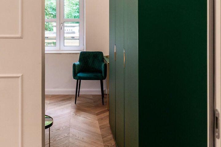 Room 12 of 37