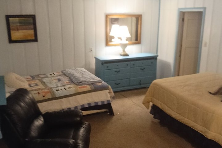 Room 13 of 28