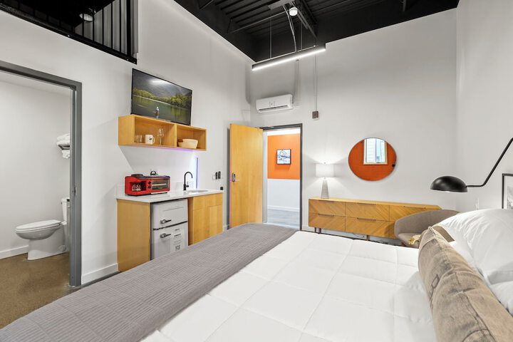 Room 8 of 15