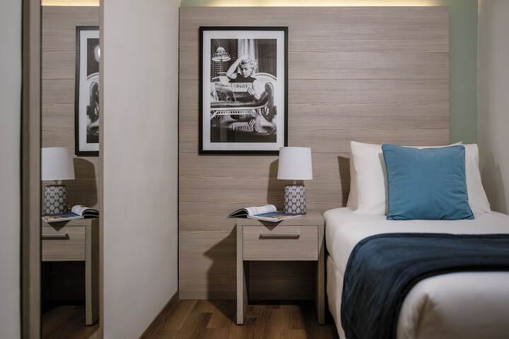 Room 5 of 32