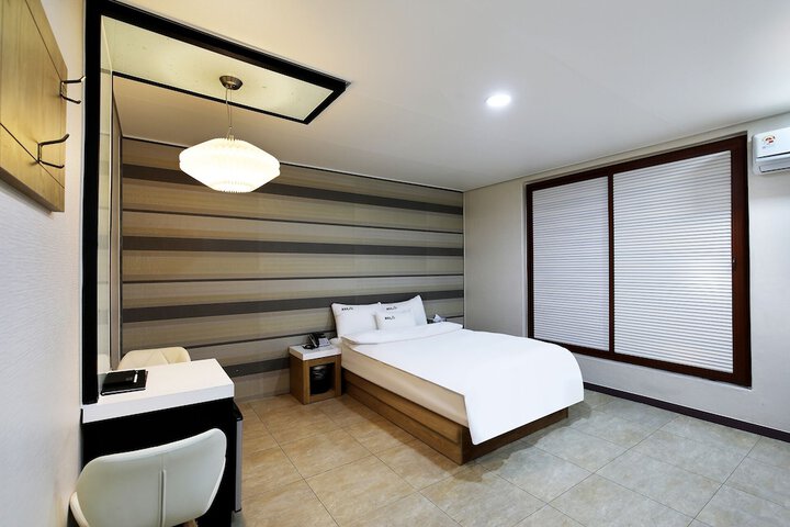 Room 3 of 47