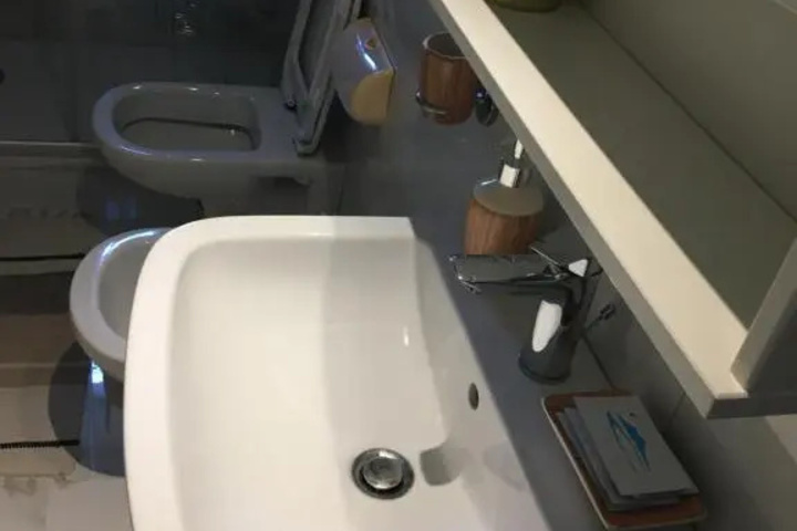 Room 10 of 20