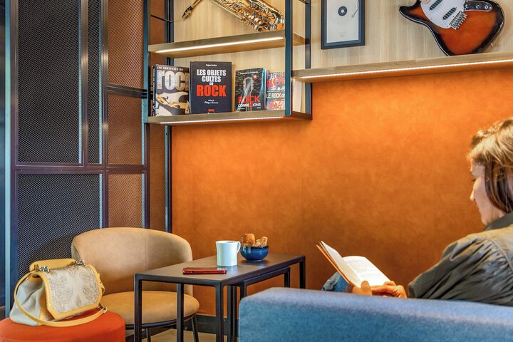 Guest Lobby