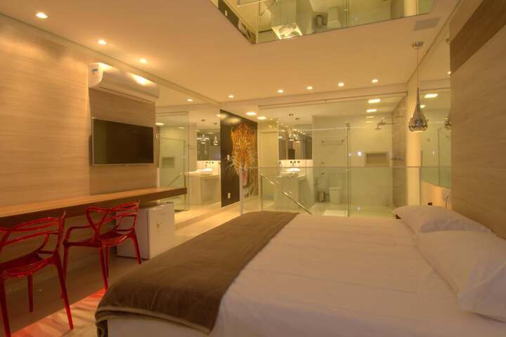 Room 14 of 37