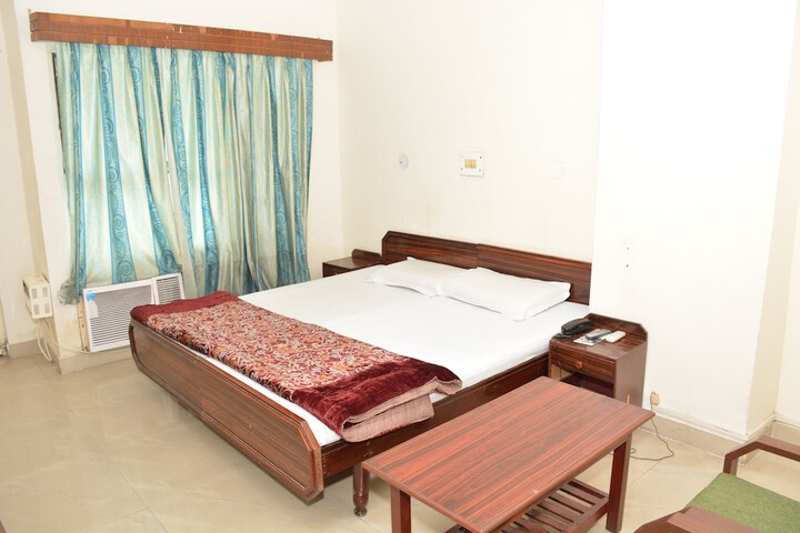 Room 3 of 21