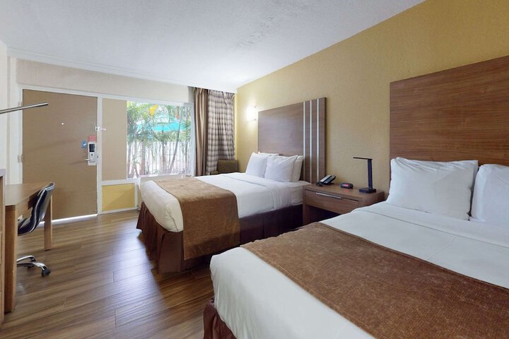 2 Queen Beds (7 of 49)