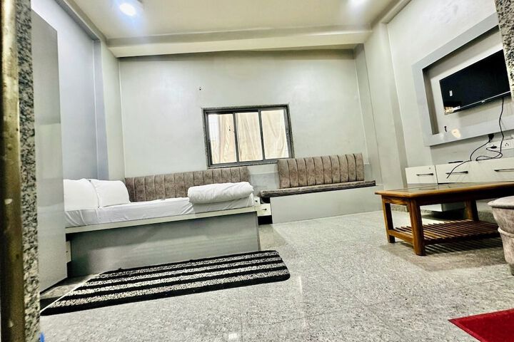 Room 37 of 59