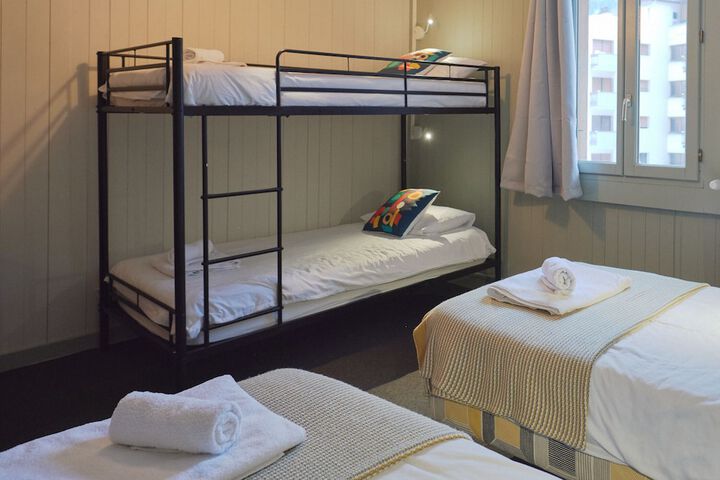 Room 13 of 33