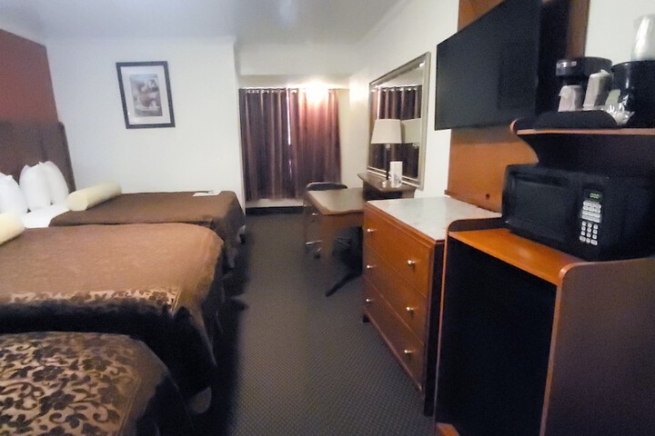 Super 7 Motel