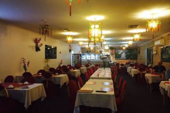 Dining 17 of 19