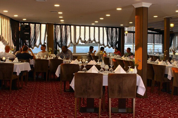 Dining 11 of 23