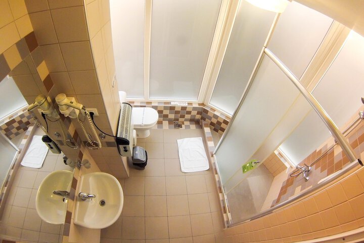 Room 46 of 64