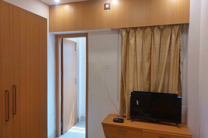 Room 8 of 19