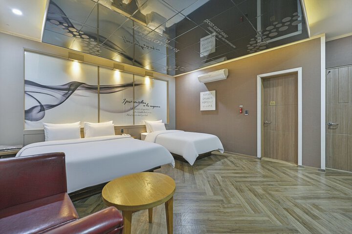Room 29 of 45