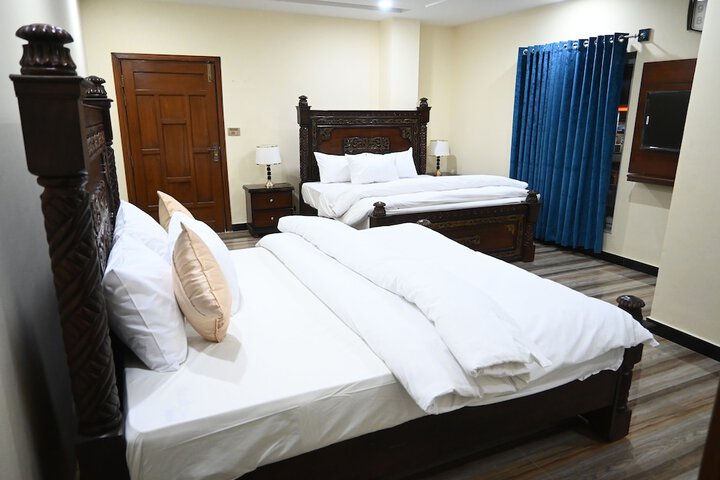 Room 4 of 10