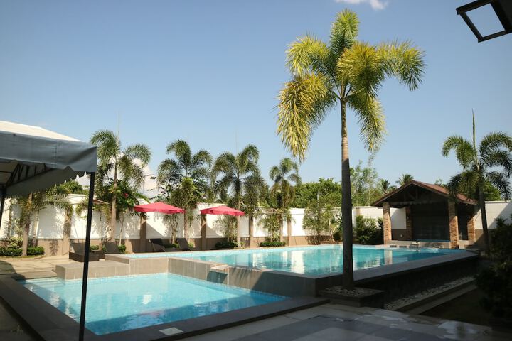 Pools & Facilities