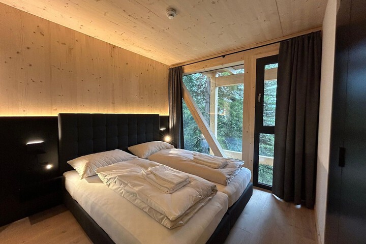 Room 2 of 41