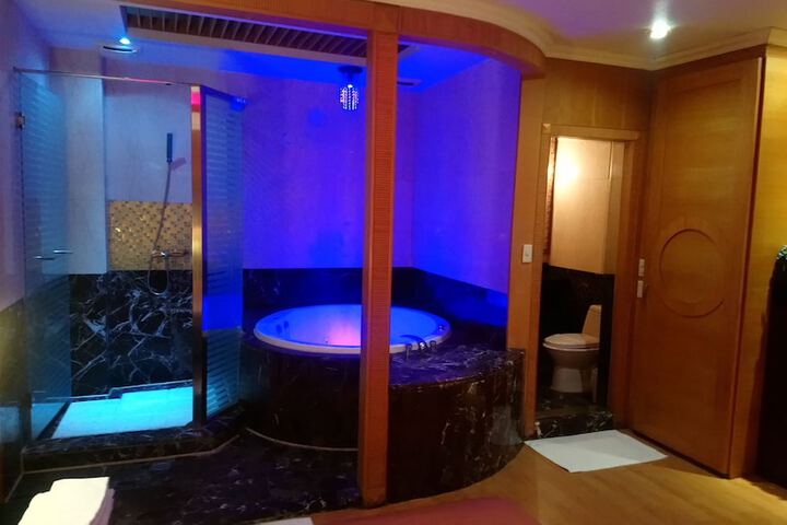 Spa 18 of 32