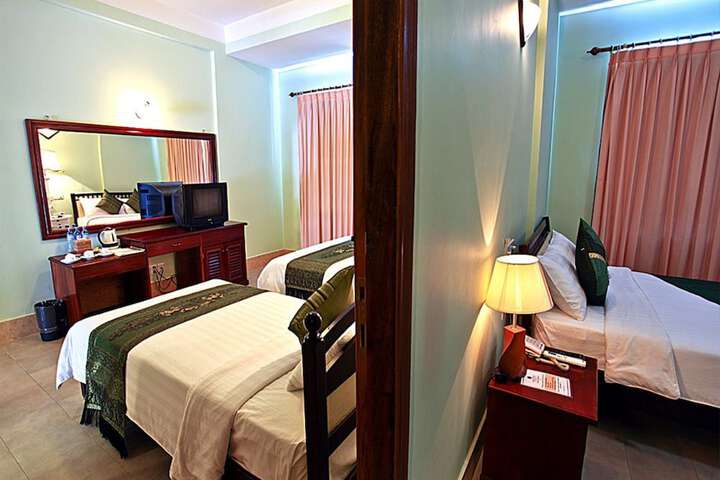 Room 28 of 65