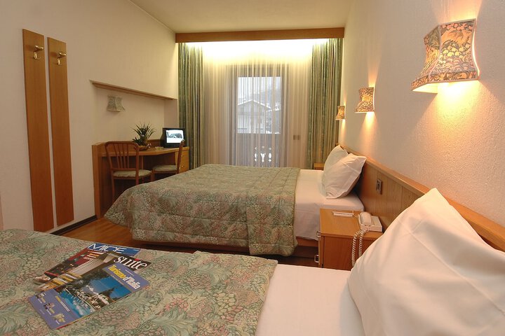 Room 5 of 34