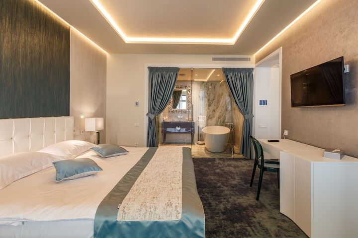 Room 10 of 64