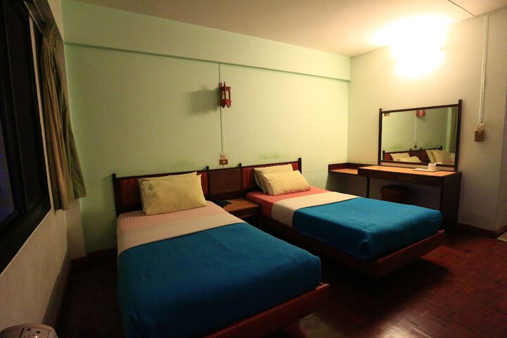 Room 13 of 39