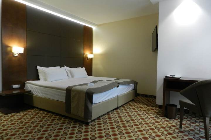 Room 30 of 64