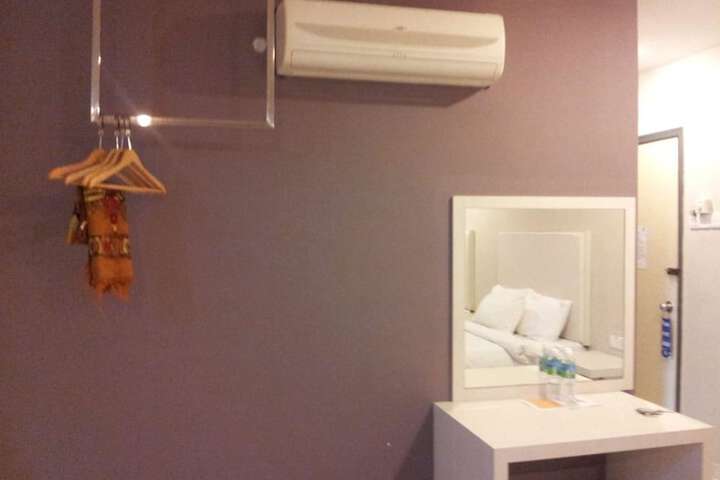 Room 12 of 24