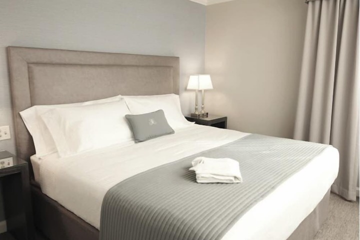 Standard King Bed Accessible (9 of 14)