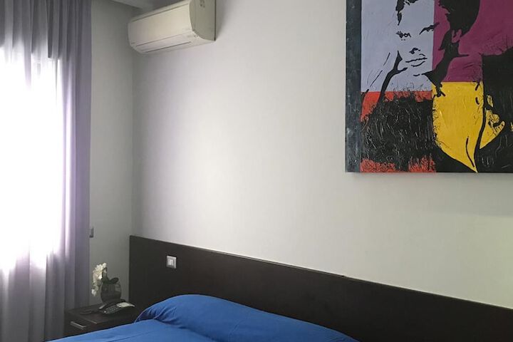 Room 6 of 22