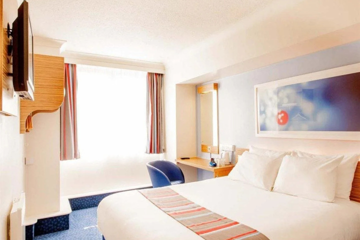 Room 2 of 12
