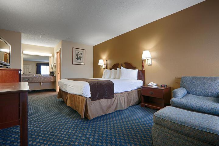 Standard | King Bed (3 of 6)