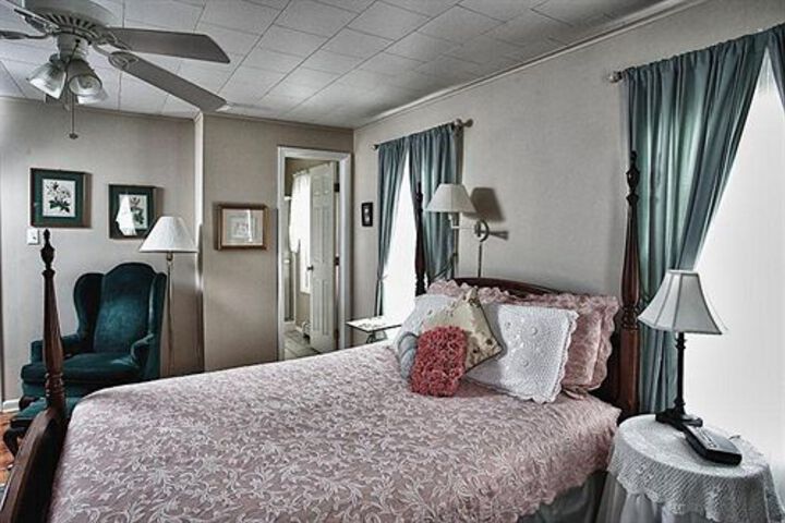 Room 49 of 143