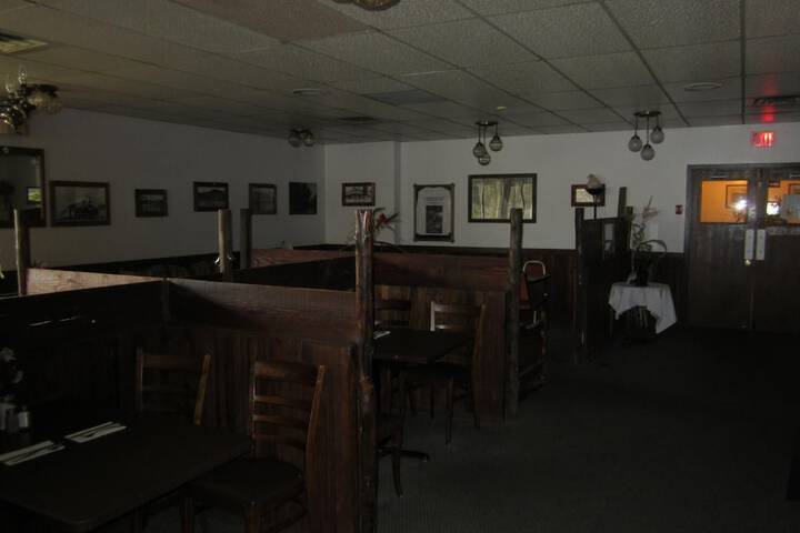 Dining 20 of 31