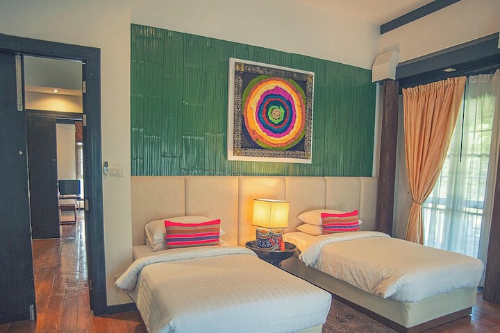Room 85 of 283