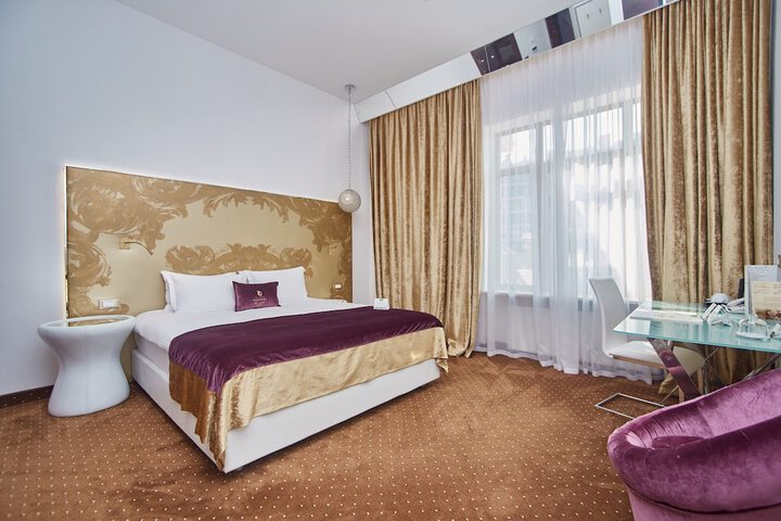 Room 17 of 105