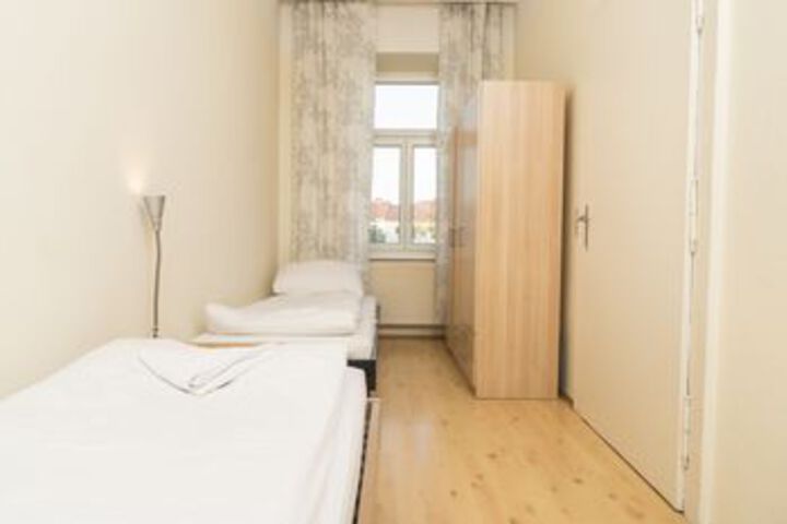 Room 45 of 122