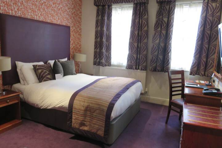 Room 13 of 93
