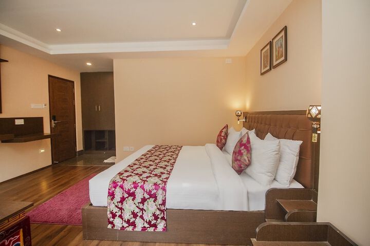 Room 2 of 10