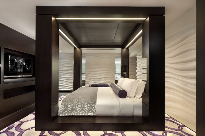 Room 13 of 69