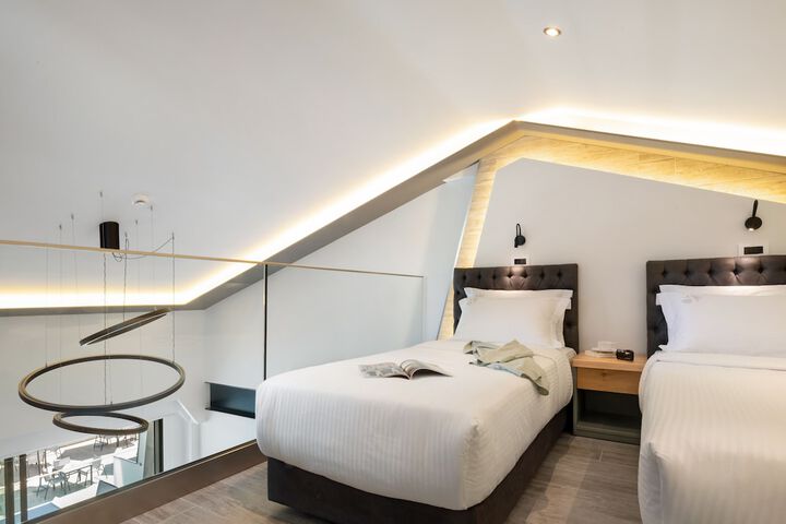 Room 34 of 105