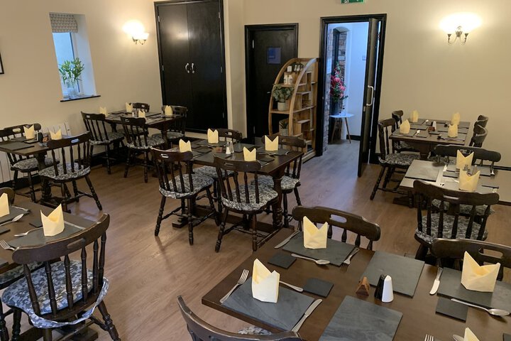 Dining 6 of 8