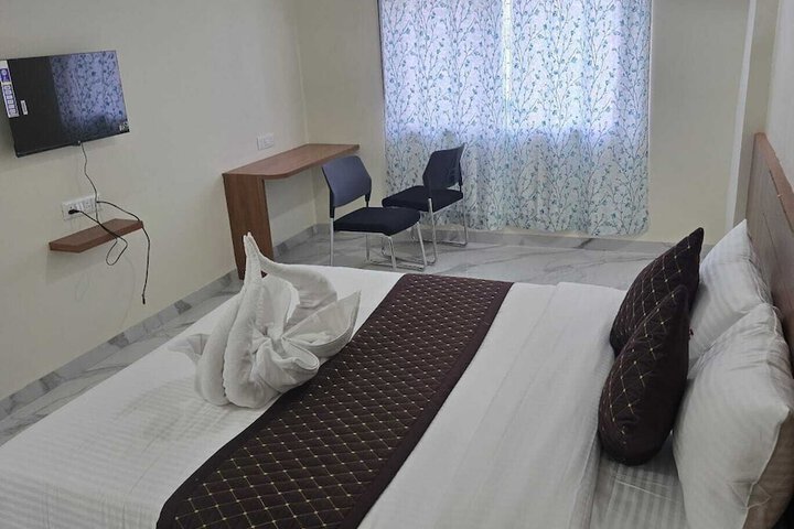 Room 5 of 9