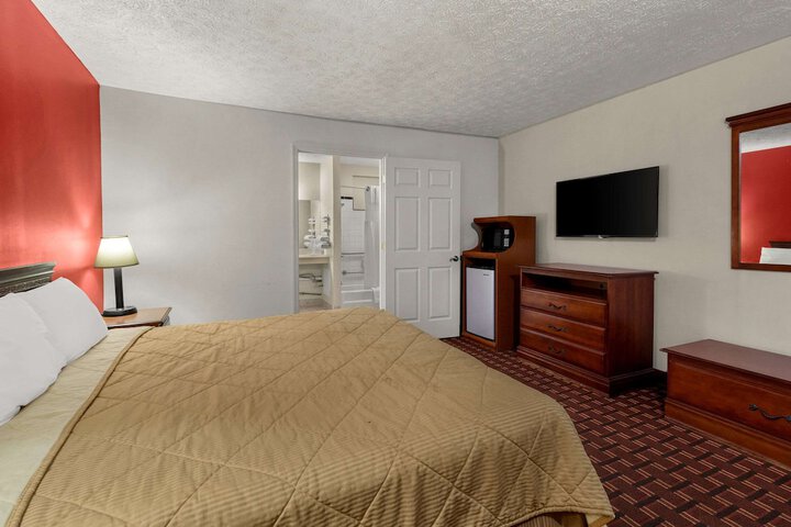 1 King Bed (17 of 17)
