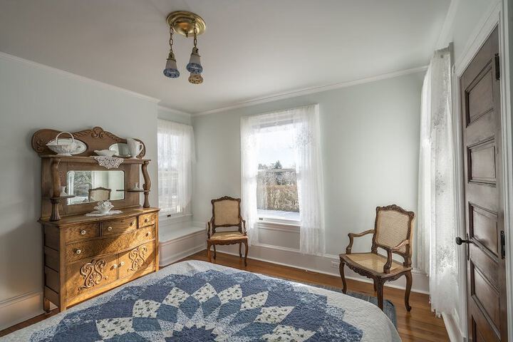 Room 2 of 37