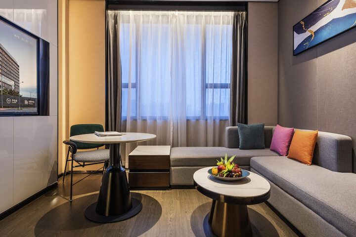 Room 21 of 38